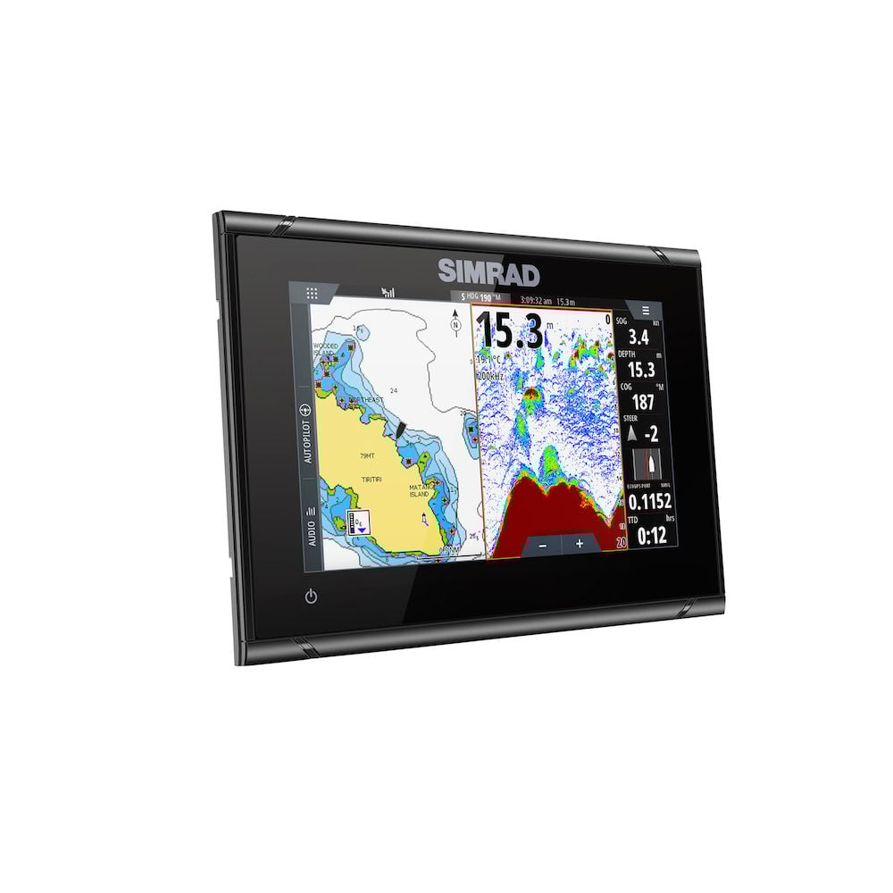 Simrad 7-inch chartplotter and radar display with TotalScan™ transducer and Navionics+ charts for Europe