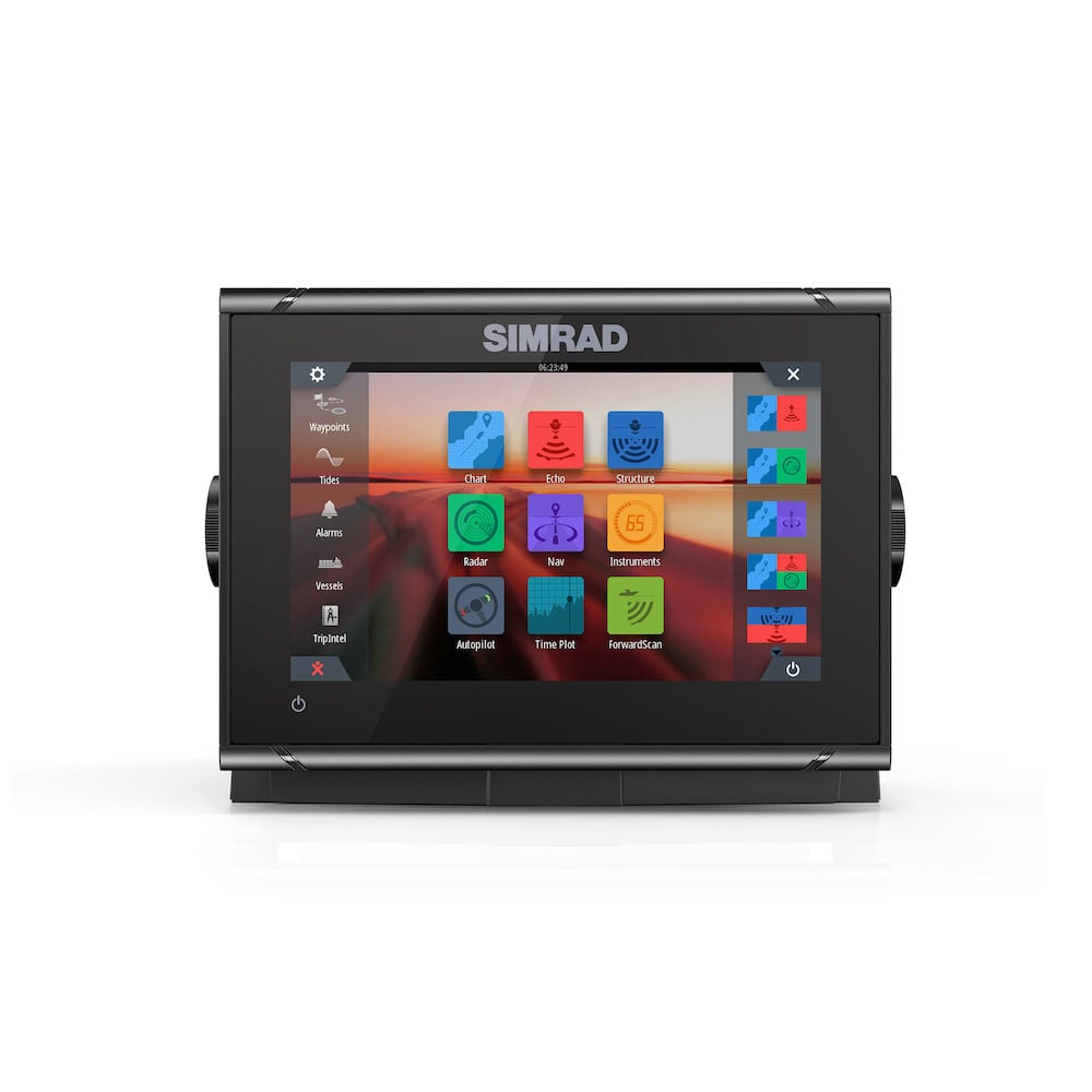 Simrad 7-inch chartplotter and radar display with TotalScan™ transducer and Navionics+ charts for Europe